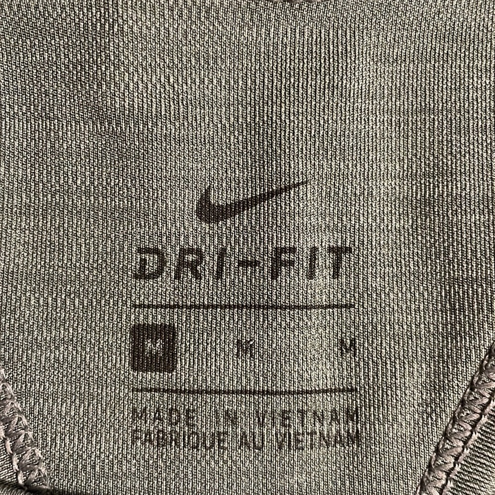Nike Swoosh Sports Bra - Picture 4 of 5